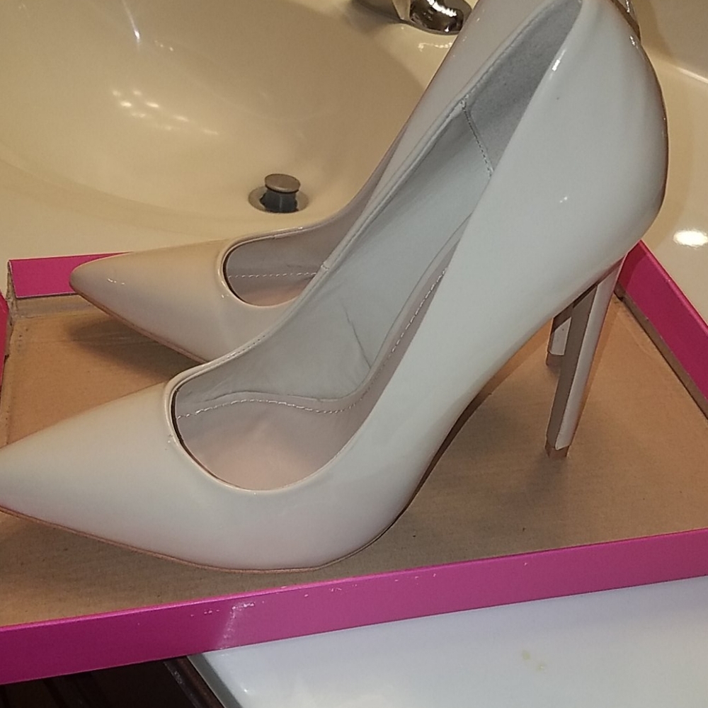 Shoes - Picture 2 of 5